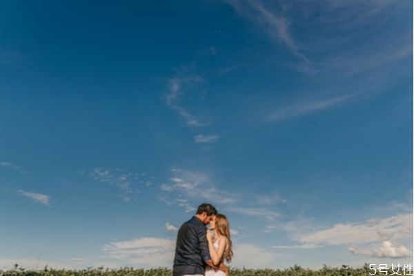 前妻還接電話(huà)意味著什么 挽回前妻的方法與忌諱
