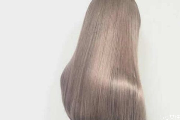 奶茶色不漂發(fā)可以染得出嗎 奶茶色頭發(fā)需要漂嗎 奶茶色不漂發(fā)可以染得出嗎 奶茶色頭發(fā)需要漂嗎