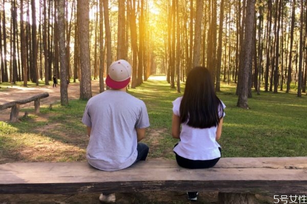 戀愛(ài)中如何給對(duì)方臺(tái)階下 冷戰(zhàn)時(shí)怎么給對(duì)方臺(tái)階下 戀愛(ài)中如何給對(duì)方臺(tái)階下 冷戰(zhàn)時(shí)怎么給對(duì)方臺(tái)階下