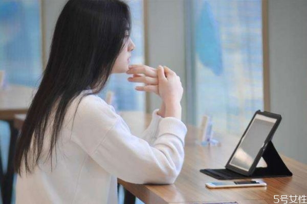 二婚男人愛你的表現(xiàn) 怎么分辨二婚男人是不是愛你 二婚男人愛你的表現(xiàn) 怎么分辨二婚男人是不是愛你