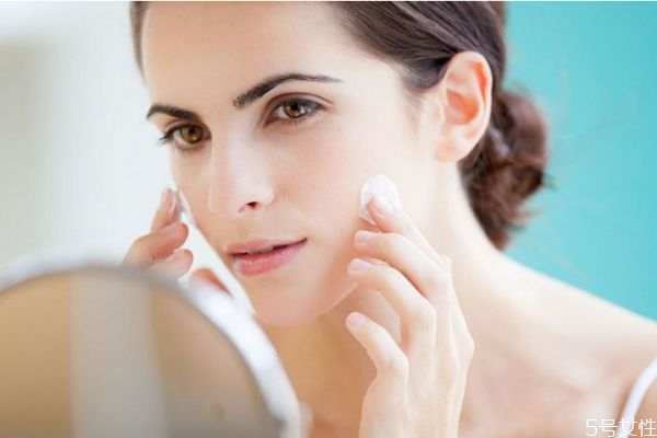 怎樣讓皮膚光滑白皙 如何使皮膚白皙光滑 怎樣讓皮膚光滑白皙 如何使皮膚白皙光滑
