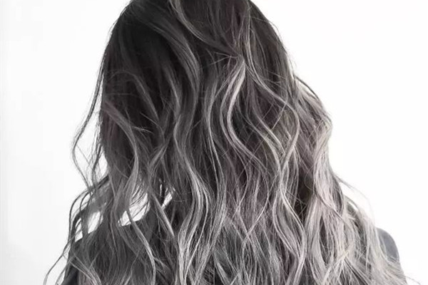 皮膚黑適合染煙灰色嗎 煙灰色適合什么膚色染 皮膚黑適合染煙灰色嗎 煙灰色適合什么膚色染