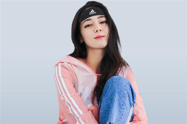 運(yùn)動(dòng)發(fā)帶配什么發(fā)型好看 運(yùn)動(dòng)發(fā)帶適合什么發(fā)型 運(yùn)動(dòng)發(fā)帶配什么發(fā)型好看 運(yùn)動(dòng)發(fā)帶適合什么發(fā)型