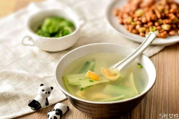 熬夜的時(shí)候喝湯會(huì)長(zhǎng)胖嗎 熬夜喝湯是長(zhǎng)胖的原因嗎 熬夜的時(shí)候喝湯會(huì)長(zhǎng)胖嗎 熬夜喝湯是長(zhǎng)胖的原因嗎