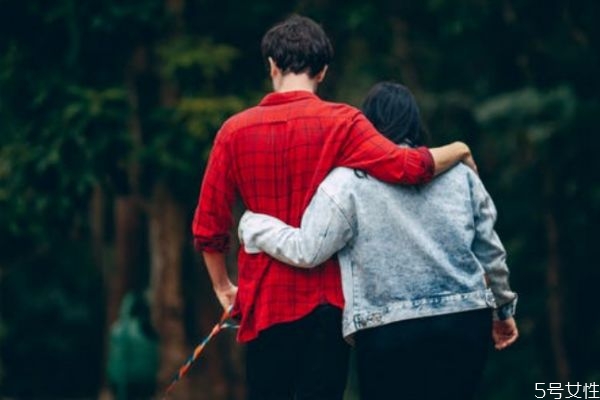 剛處對象如何增進(jìn)感情 剛開始談戀愛怎么找話題