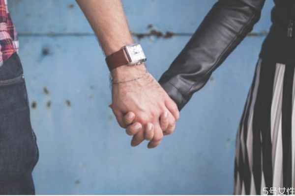 初戀男生說自己不適合談戀愛 男生說不合適還有機(jī)會(huì)嗎 初戀男生說自己不適合談戀愛 男生說不合適還有機(jī)會(huì)嗎