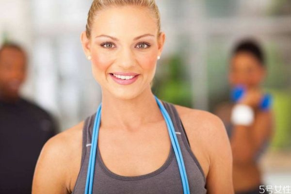 開合跳和跳繩哪個減肥 開合跳和跳繩哪個效果好 開合跳和跳繩哪個減肥 開合跳和跳繩哪個效果好