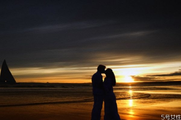 老公出軌說明什么 這幾個表現(xiàn)說明男人已經(jīng)出軌了 老公出軌說明什么 這幾個表現(xiàn)說明男人已經(jīng)出軌了