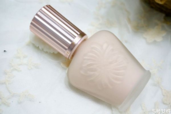 隔離為啥涂起來那么白 隔離霜擦了會很白嗎 隔離為啥涂起來那么白 隔離霜擦了會很白嗎