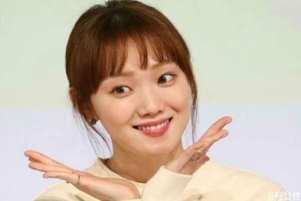 混合性皮膚的特點(diǎn)是什么 混合性皮膚常見護(hù)理誤區(qū) 混合性皮膚的特點(diǎn)是什么 混合性皮膚常見護(hù)理誤區(qū)