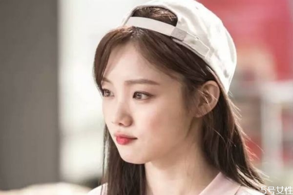 混合性皮膚的特點(diǎn)是什么 混合性皮膚常見護(hù)理誤區(qū) 混合性皮膚的特點(diǎn)是什么 混合性皮膚常見護(hù)理誤區(qū)