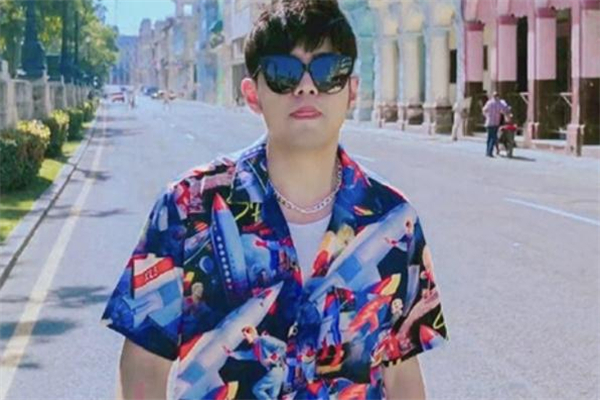 度假風(fēng)襯衫什么款式好看 度假風(fēng)襯衫流行什么款式 度假風(fēng)襯衫什么款式好看 度假風(fēng)襯衫流行什么款式