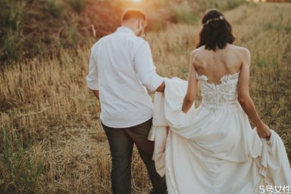 男人出軌抓痕一般在哪 一個男人出軌的表現(xiàn) 男人出軌抓痕一般在哪 一個男人出軌的表現(xiàn)