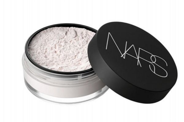 散粉可以用什么代替 用什么可以代替定妝粉 散粉可以用什么代替 用什么可以代替定妝粉