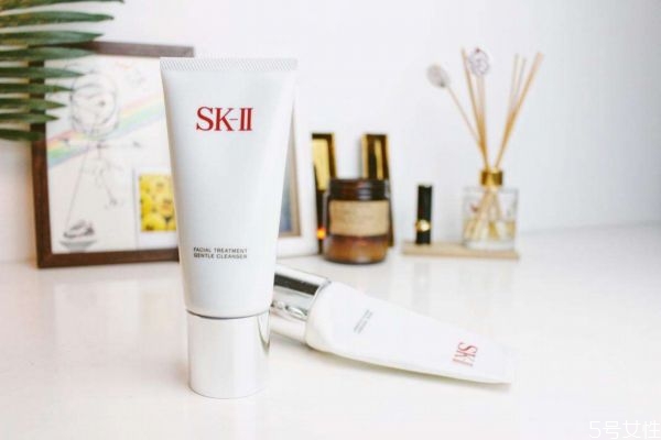 洗面奶洗兩遍能卸妝嗎 洗面奶能洗掉粉底液嗎 洗面奶洗兩遍能卸妝嗎 洗面奶能洗掉粉底液嗎