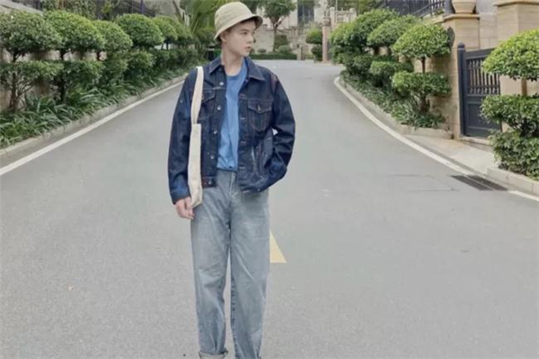 水洗牛仔褲配什么上衣 水洗牛仔褲搭配圖片 水洗牛仔褲配什么上衣 水洗牛仔褲搭配圖片