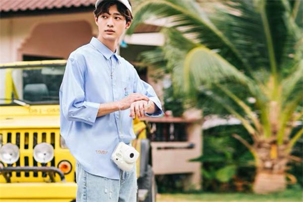 水洗牛仔褲配什么上衣 水洗牛仔褲搭配圖片 水洗牛仔褲配什么上衣 水洗牛仔褲搭配圖片