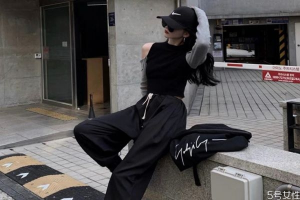 棒球帽搭配要注意什么 棒球帽搭配方法 棒球帽搭配要注意什么 棒球帽搭配方法