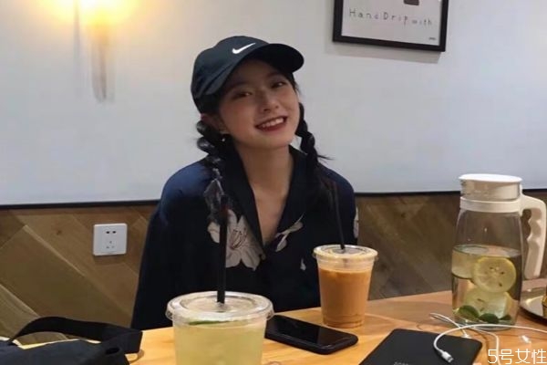 棒球帽搭配要注意什么 棒球帽搭配方法 棒球帽搭配要注意什么 棒球帽搭配方法