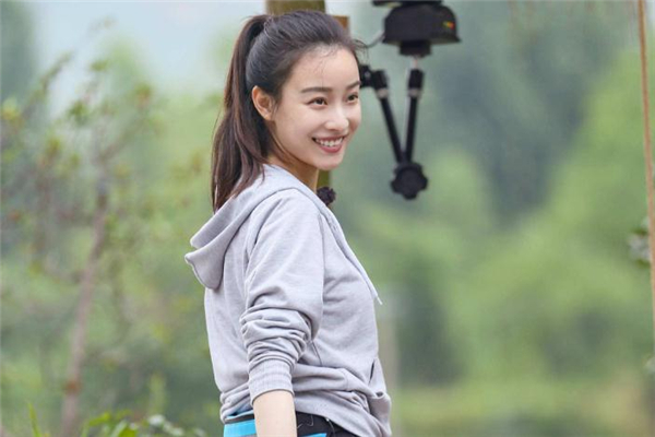 發(fā)際線(xiàn)高適合扎馬尾嗎 發(fā)際線(xiàn)高怎么扎馬尾