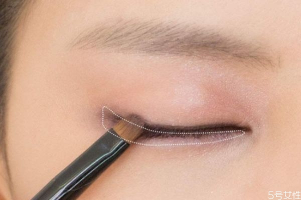 眼影能當(dāng)眼線用嗎 眼影畫眼線的方法 眼影能當(dāng)眼線用嗎 眼影畫眼線的方法