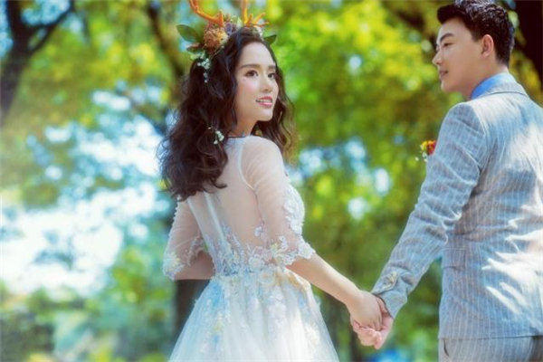 男人會隨便十指緊扣嗎 十指緊扣代表什么心理 男人會隨便十指緊扣嗎 十指緊扣代表什么心理