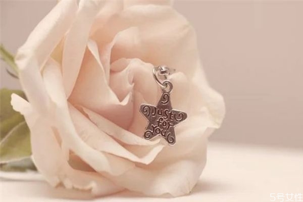 兩個(gè)孩子老公出軌還會(huì)回來(lái)嗎 男人出軌心還會(huì)回來(lái)嗎 兩個(gè)孩子老公出軌還會(huì)回來(lái)嗎 男人出軌心還會(huì)回來(lái)嗎