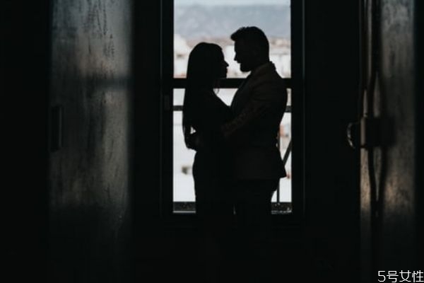 夫妻吵架離婚怎么挽回 夫妻鬧離婚要怎樣挽回 夫妻吵架離婚怎么挽回 夫妻鬧離婚要怎樣挽回