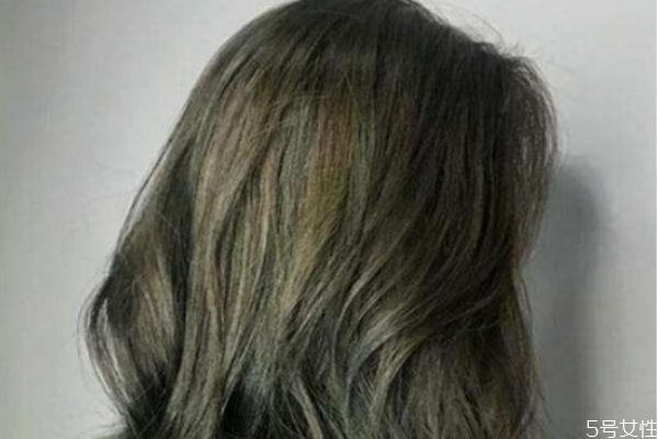 悶青色剛染完能改色嗎 悶青色頭發(fā)怎么染