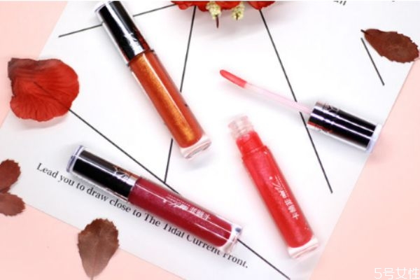 唇彩卸妝需要用什么 唇部卸妝后清洗用什么 唇彩卸妝需要用什么 唇部卸妝后清洗用什么