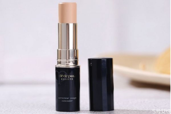 黑眼圈眼袋怎么遮蓋 黑眼圈用什么色的遮瑕膏 黑眼圈眼袋怎么遮蓋 黑眼圈用什么色的遮瑕膏