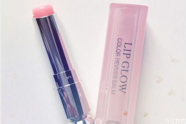 變色潤(rùn)唇膏晚上睡覺可以涂嗎 變色唇膏對(duì)身體有害嗎 變色潤(rùn)唇膏晚上睡覺可以涂嗎 變色唇膏對(duì)身體有害嗎