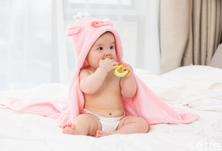 小孩三伏天可以泡腳嗎 三伏天小孩應(yīng)注意什么 小孩三伏天可以泡腳嗎 三伏天小孩應(yīng)注意什么