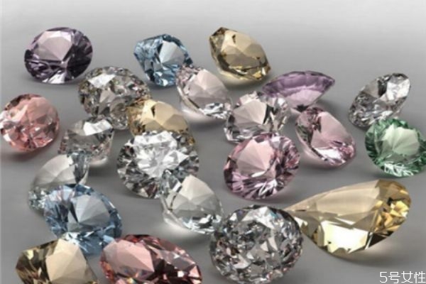彩色鉆石和白鉆哪個更有收藏價值 彩鉆和白鉆哪個貴 彩色鉆石和白鉆哪個更有收藏價值 彩鉆和白鉆哪個貴