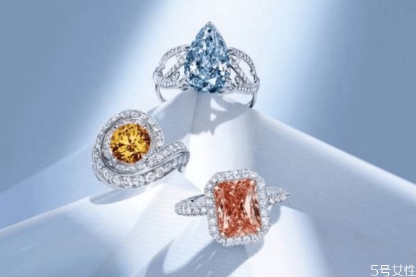 彩色鉆石和白鉆哪個更有收藏價值 彩鉆和白鉆哪個貴 彩色鉆石和白鉆哪個更有收藏價值 彩鉆和白鉆哪個貴