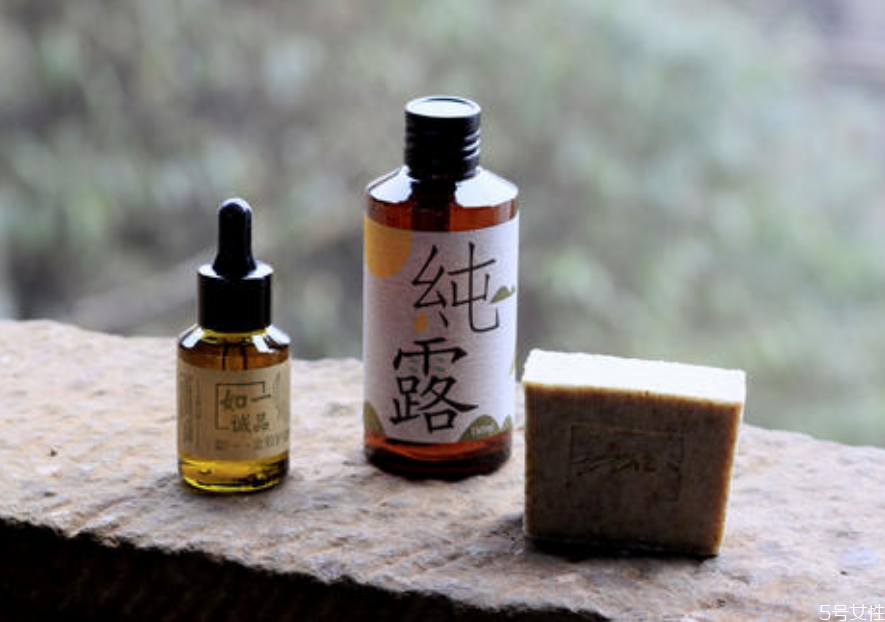 純露為什么越用臉越干 純露的正確打開(kāi)方式