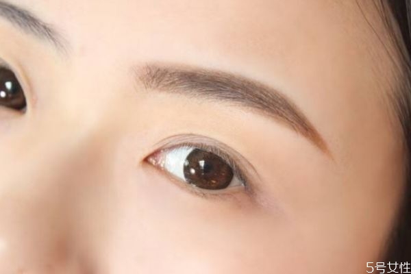 怎樣畫出一個(gè)自然的眉毛 眉筆會過期嗎