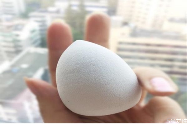 美妝蛋每天都要打濕嗎 美妝蛋打濕后怎么弄干 美妝蛋每天都要打濕嗎 美妝蛋打濕后怎么弄干