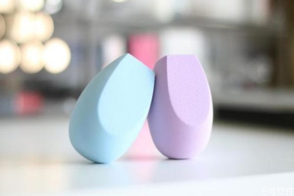 美妝蛋每天都要打濕嗎 美妝蛋打濕后怎么弄干 美妝蛋每天都要打濕嗎 美妝蛋打濕后怎么弄干