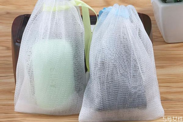 起泡網(wǎng)怎么裝香皂進(jìn)去 用完起泡網(wǎng)肥皂要取出來嗎 起泡網(wǎng)怎么裝香皂進(jìn)去 用完起泡網(wǎng)肥皂要取出來嗎