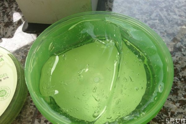 曬后修復蘆薈膠敷多久 蘆薈膠曬后修復怎么用 曬后修復蘆薈膠敷多久 蘆薈膠曬后修復怎么用