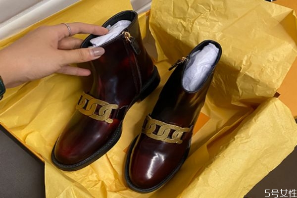 切爾西靴保暖嗎 切爾西靴和煙筒靴的區(qū)別 切爾西靴保暖嗎 切爾西靴和煙筒靴的區(qū)別