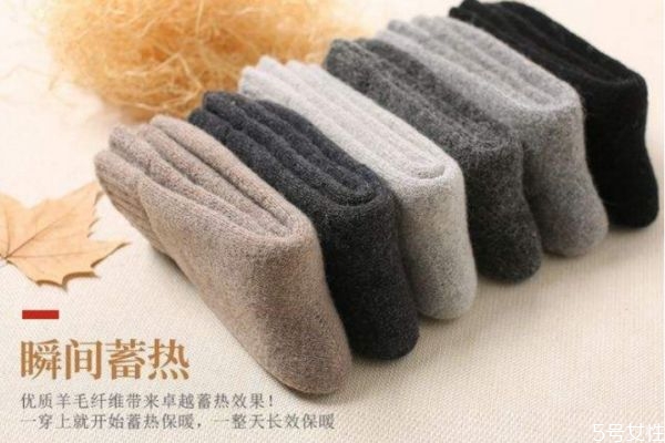 長筒襪應(yīng)該搭配什么上衣 長筒襪時尚搭配
