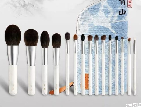 琴制化妝刷哪個(gè)系列好 琴制化妝刷什么價(jià)位 琴制化妝刷哪個(gè)系列好 琴制化妝刷什么價(jià)位