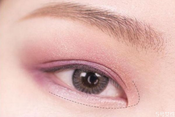 沒眼影刷怎么畫眼影 用手指怎么涂眼影 沒眼影刷怎么畫眼影 用手指怎么涂眼影