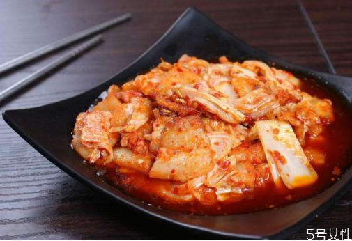 腌辣白菜用石頭壓?jiǎn)?腌菜沒有石頭拿什么壓 腌辣白菜用石頭壓?jiǎn)?腌菜沒有石頭拿什么壓