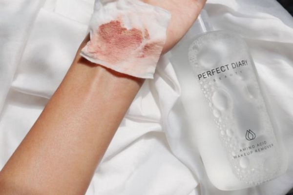 完美日記卸妝水好用嗎 完美日記卸妝水適合什么人群 完美日記卸妝水好用嗎 完美日記卸妝水適合什么人群