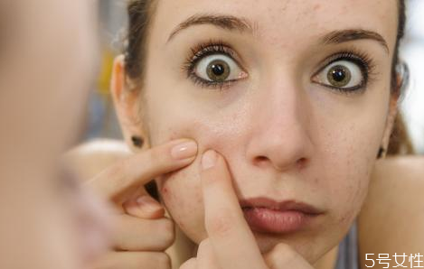 戴口罩會長痘痘嗎 長期戴口罩臉上長痘痘怎么辦 戴口罩會長痘痘嗎 長期戴口罩臉上長痘痘怎么辦