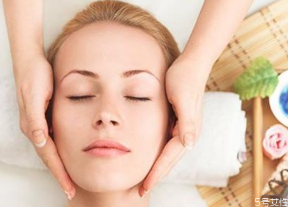 戴口罩會長痘痘嗎 長期戴口罩臉上長痘痘怎么辦 戴口罩會長痘痘嗎 長期戴口罩臉上長痘痘怎么辦