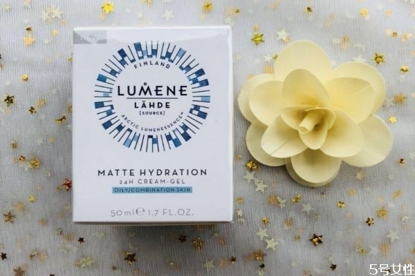 lumene24小時(shí)保濕面霜好用嗎 lumene保濕面霜使用測評